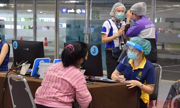 Tử vong do Covid-19 ở Thái Lan: Hơn 64% là người chưa tiêm vaccine, 0,8% là người đã tiêm 2 liều