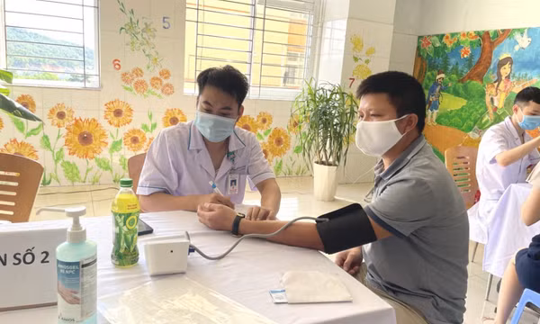 Người có bệnh lý nền cần lưu ý khi tiêm vắc-xin phòng Covid-19