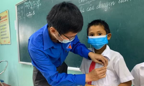 Hai anh em ruột dũng cảm cứu người đuối nước