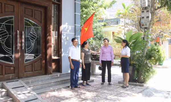 Chăm lo xây dựng đội ngũ cán bộ nữ