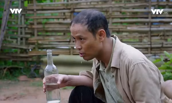 Thấy gì từ 3 người đàn ông nát rượu trên phim truyền hình giờ vàng