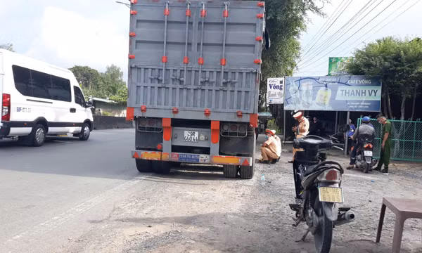Người đàn ông tử vong tại chỗ sau va chạm xe đầu kéo