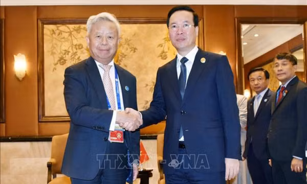 Chủ tịch nước Võ Văn Thưởng tiếp Chủ tịch Ngân hàng Đầu tư cơ sở hạ tầng châu Á