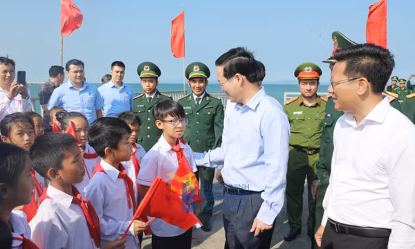 Nhân dân Cô Tô vui mừng đón Chủ tịch nước Võ Văn Thưởng thăm đảo 