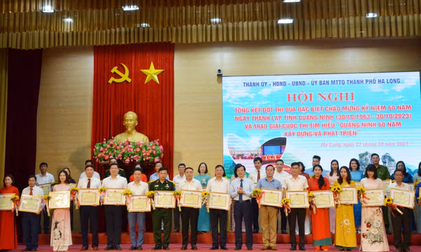 TP Hạ Long: Tổng kết đợt thi đua đặc biệt chào mừng kỷ niệm 60 năm Ngày thành lập tỉnh