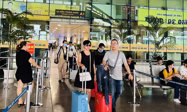 Giá vé máy bay Tết 2024 cao ngất ngưởng, nhiều chặng đã hết vé