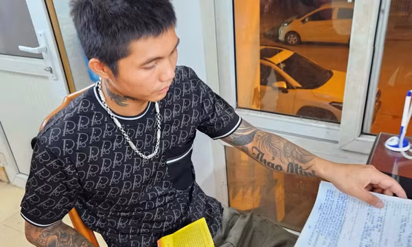 Xử lý xe vào đường cấm, phát hiện tài xế dùng bằng lái giả