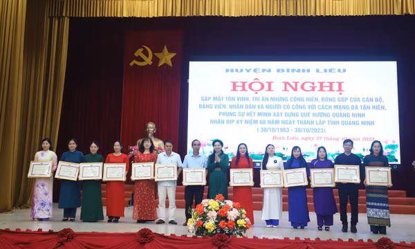 Bình Liêu: Gặp mặt, tôn vinh các tập thể, cá nhân tiêu biểu nhân kỷ niệm 60 năm Ngày thành lập tỉnh  