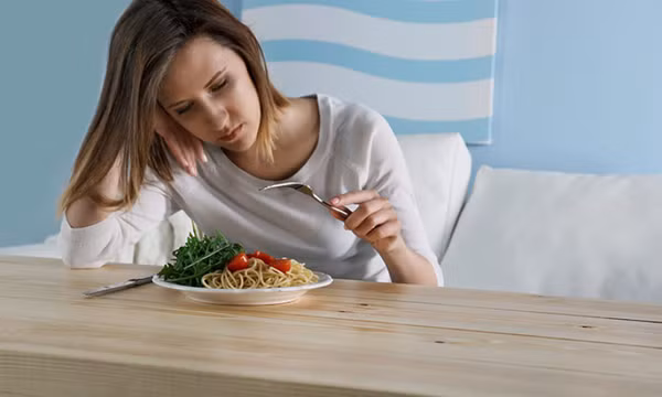 Mắc viêm gan C có lây cho người thân trong gia đình không?