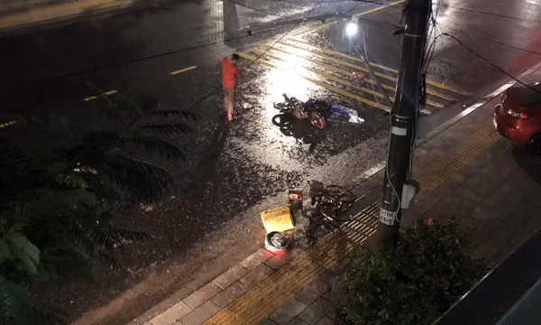 Truy tìm tài xế lái ô tô tông hai mẹ con rồi bỏ chạy