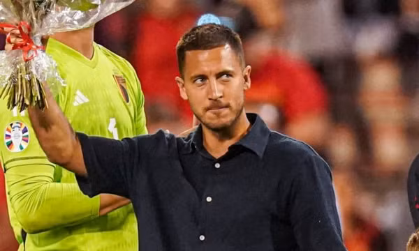 Hazard giải nghệ ở tuổi 32
