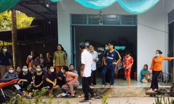 Thiếu niên bỏ độc vào sữa khiến cha và bà tử vong