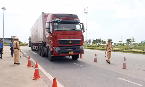 Lập lại TTATGT thông qua tổng kiểm soát phương tiện kinh doanh vận tải