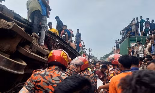 Bangladesh: Hai tàu hỏa đâm nhau, ít nhất 15 người thiệt mạng