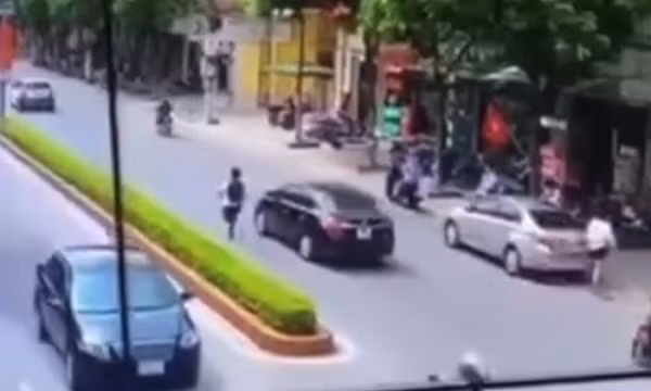 Xác minh vụ học sinh cấp 2 gặp nạn vì tạt đầu xe