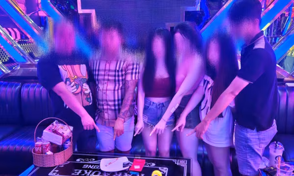 Nhân viên quán karaoke cung cấp ma túy cho "dân bay" sử dụng trong phòng Vip