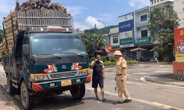 Tăng cường kiểm soát phương tiện vận tải để đảm bảo trật tự ATGT
