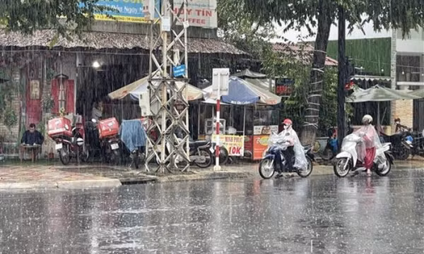 Phía Đông Bắc Bộ ngày nắng, đêm có mưa vài nơi