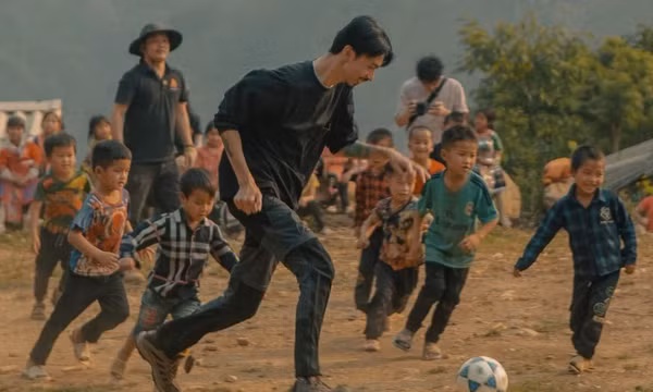 Showbiz Việt cần thêm lời xin lỗi, lòng biết ơn