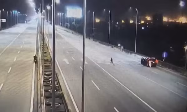 Vụ đuổi theo trộm rơi xuống khe cao tốc: Bắt thêm hai người mang vàng đi bán