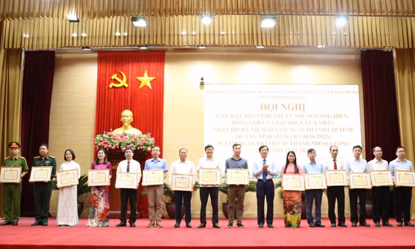 TP Hạ Long: Tôn vinh các tập thể, cá nhân tiêu biểu nhân kỷ niệm 60 năm Ngày thành lập tỉnh