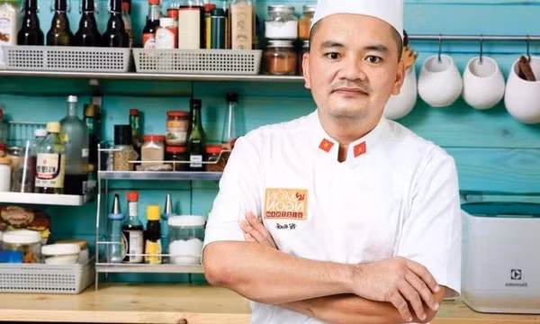 Đầu bếp Võ Quốc bị phạt 7,5 triệu đồng do xúc phạm báo chí trên mạng