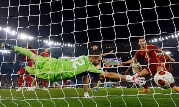 Lukaku giúp Roma thắng đậm tại Europa League
