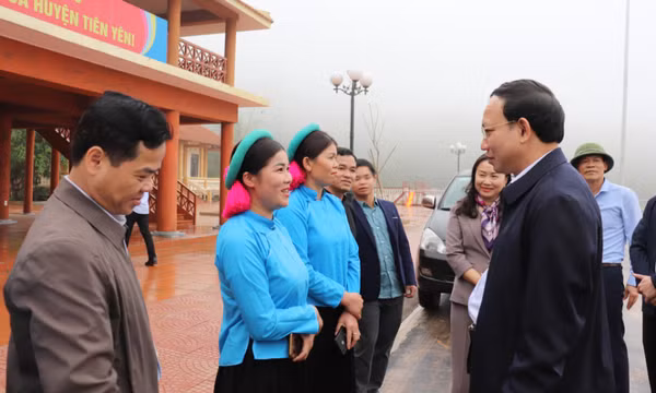 Đồng chí Bí thư Tỉnh ủy thăm, kiểm tra thực tế đời sống nhân dân tại một số xã của huyện Tiên Yên