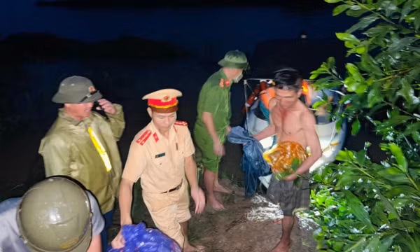 Nước lũ dâng cao, 9 công nhân thi công cao tốc Bắc - Nam bị cô lập