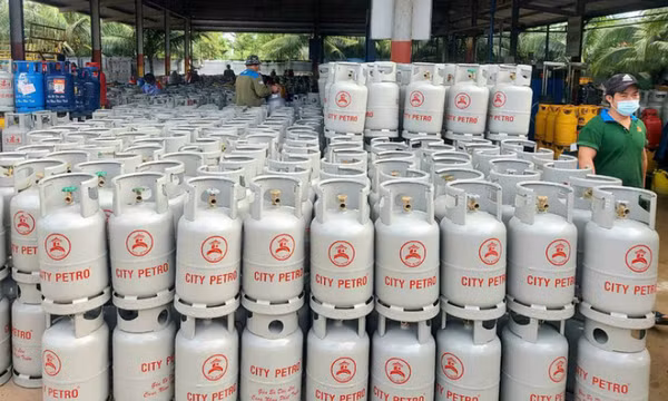 Giá gas tăng thêm 4.000 - 5.000 đồng mỗi bình 12kg
