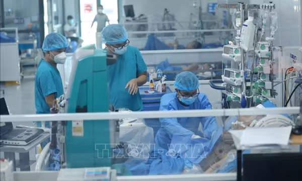 Bộ Y tế hướng dẫn thanh toán chi phí điều trị COVID-19, chế độ cho người tham gia chống dịch