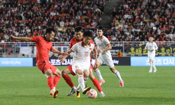 ĐT Việt Nam tiếp tục bị FIFA trừ điểm