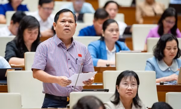 Quốc hội tranh luận nóng về việc có cần Bộ GD-ĐT soạn sách giáo khoa