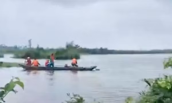 Lật ghe trên sông Trường Giang, một người mất tích