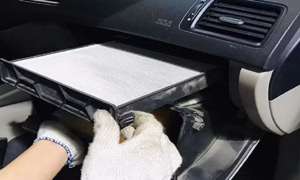 Cách vệ sinh lọc gió điều hòa ô tô