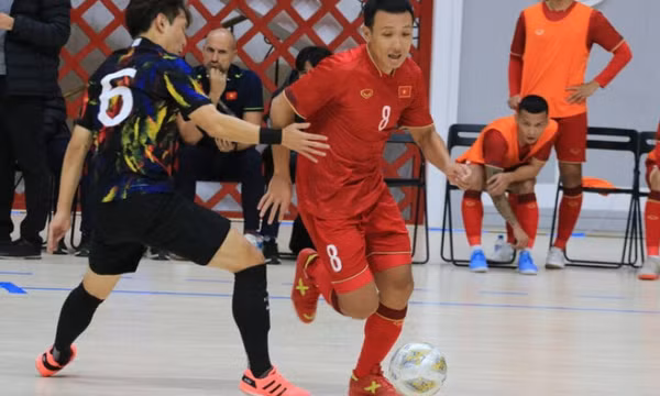 Đánh bại Hàn Quốc, tuyển futsal Việt Nam giành ngôi đầu bảng