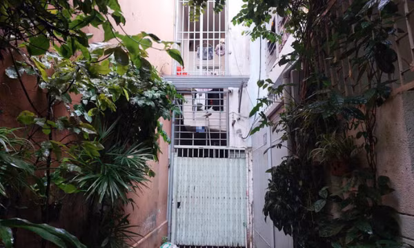 Phát hiện bé gái sơ sinh trong túi ni lông, thi thể có 2 vết thương