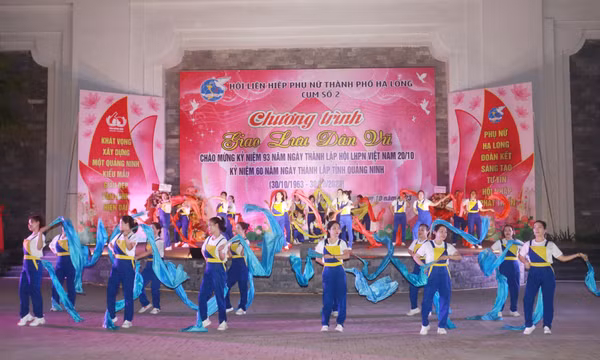 Ấn tượng màn đồng diễn nhảy dân vũ 