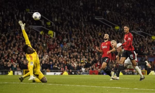 Man Utd thua dù Hojlund lập cú đúp ở Champions League