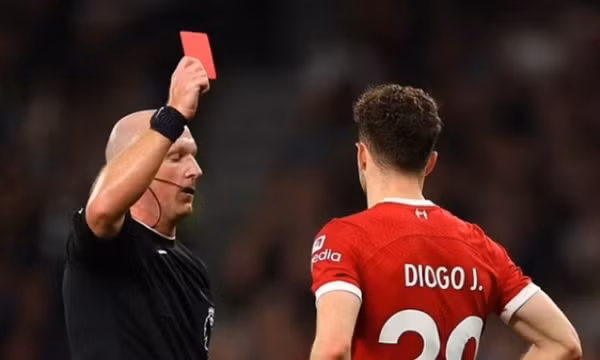 Án phạt đổ xuống đầu Liverpool