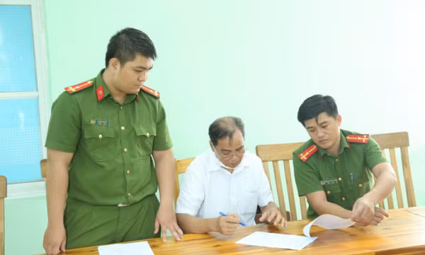 Khởi tố Trưởng Văn phòng Công chứng Nguyễn Thị Gái và bắt tạm giam 1 công chứng viên