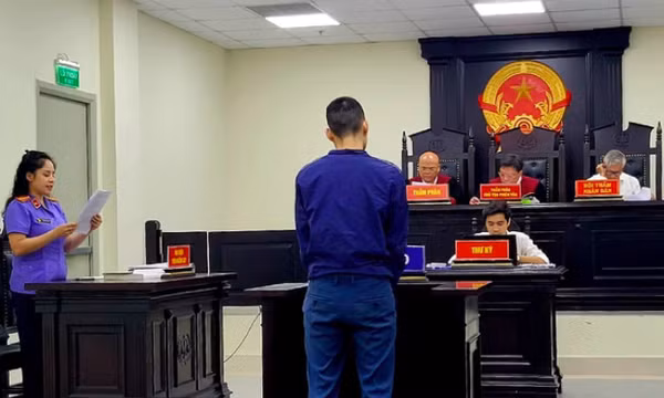 Cộng tác viên môi giới mua bán ô tô giả chữ ký chủ xe, lừa tiền của khách