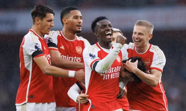 Nketiah tỏa sáng, Arsenal thắng trận đậm nhất từ đầu mùa