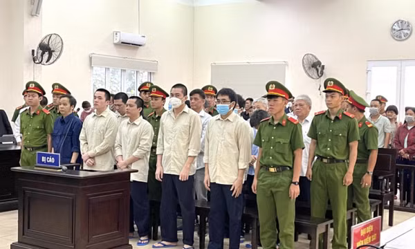 Nhận hối lộ hơn 8,3 tỷ đồng bị tuyên phạt 16 năm tù giam
