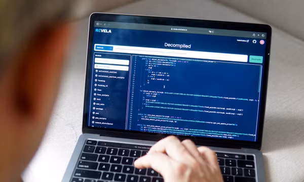 Công cụ dịch ngược mã nguồn dự án blockchain của kỹ sư Việt