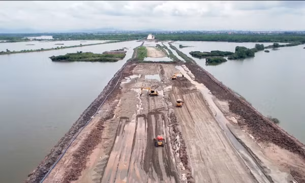 Quảng Ninh tiên phong đề xuất thí điểm dùng cát biển làm nền đường