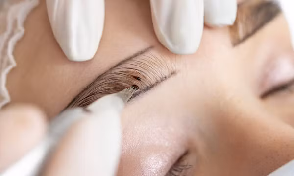 Những rủi ro liên quan đến phun xăm chân mày