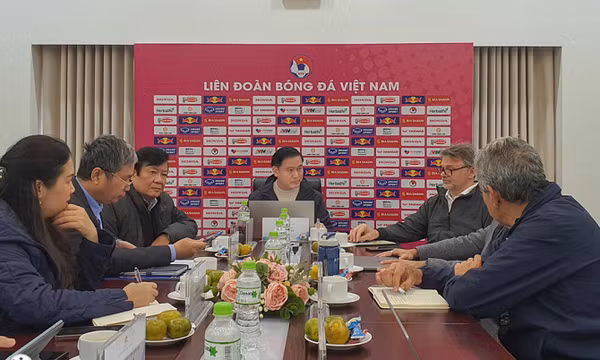 VFF trấn an HLV Troussier trước đại chiến Indonesia