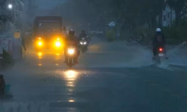 Bắc Bộ nhiều mây, mưa rào và rải rác có dông, trời chuyển rét