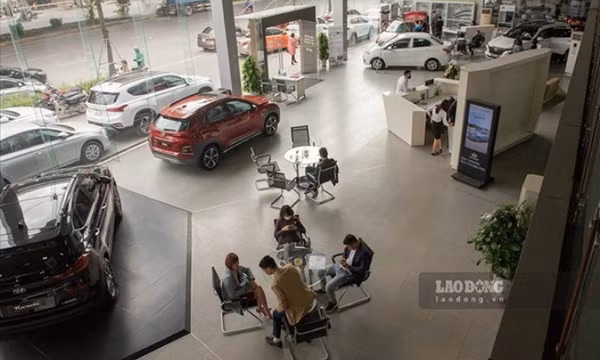 Thị trường lao dốc, xe ôtô tồn kho giảm giá sâu